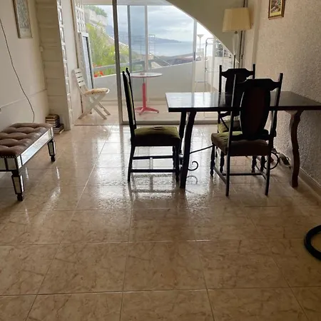 Apartment With Sea View דירה